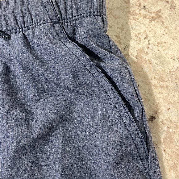 Boys Old Navy blue shorts. Size 10-12 (L)). - Picture 4 of 8